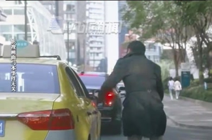 Anh Ngụy làm lái xe tại Thượng Hải, thu nhập 30.000 - 50.000 nhân dân tệ mỗi năm. (Ảnh: China)