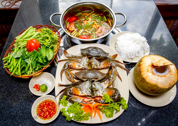 Lẩu cua Đất Mũi.
