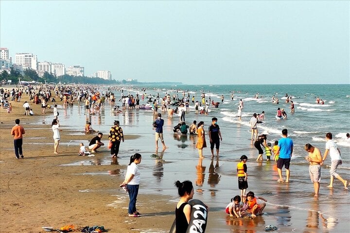 Top 10 bãi biển đẹp ở Việt Nam khiến du khách mê đắm