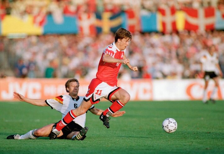 Tại chung kết, Đan Mạch thắng 2-0 trước đội tuyển Đức gồm những ngôi sao như Jurgen Klinsmann, Stefan Effenberg, Matthias Sammer, Jurgen Kohler, Andreas Brehme… Góp công làm hành trình kỳ diệu của Đan Mạch phải kể tới thủ môn Peter Schmeichel, người đã thi đấu xuất sắc trong suốt giải đấu.