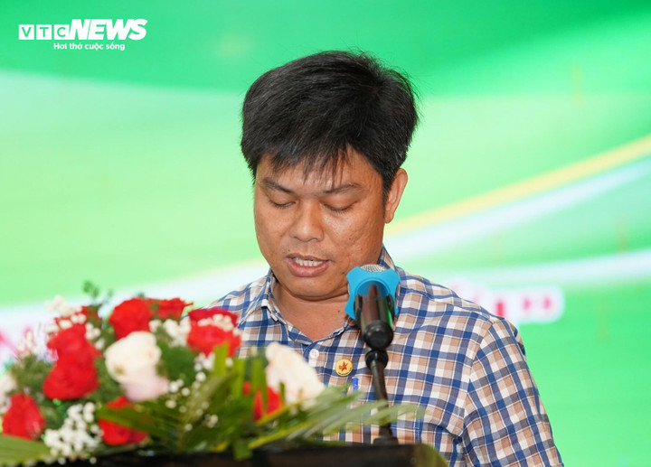 Chủ tịch CLB Doanh nhân trẻ tỉnh Quảng Nam Phan Ngọc Minh phát biểu tại tọa đàm.