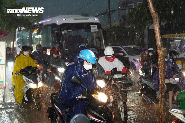 Thời tiết TP.HCM và các tỉnh Nam Bộ trong 10 ngày tới có mưa rào và dông rải rác.