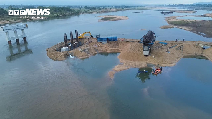 Hiện trường vụ lật ghe trên sông Ba qua địa phận Phú Yên.