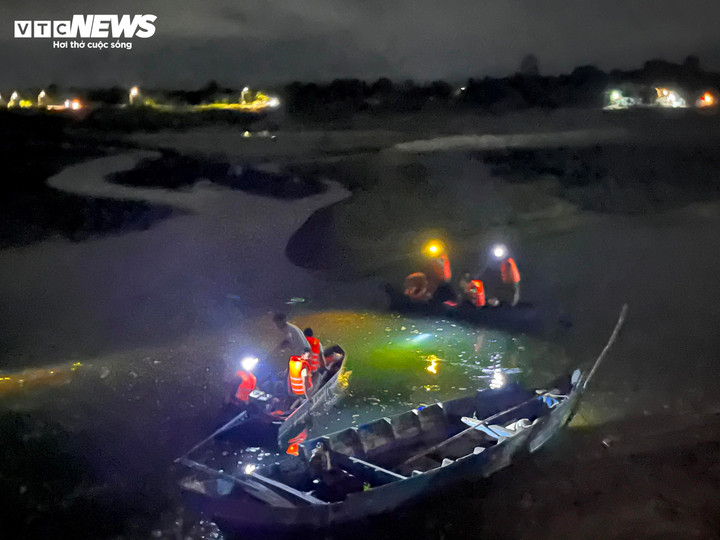 Lực lượng chức năng tìm kiếm xuyên đêm.