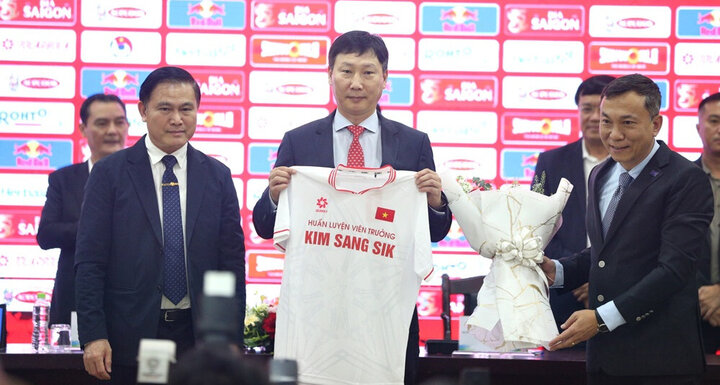 Ông Kim Sang Sik được bổ nhiệm làm HLV trưởng ĐTQG Việt Nam ngày 6/5/2024