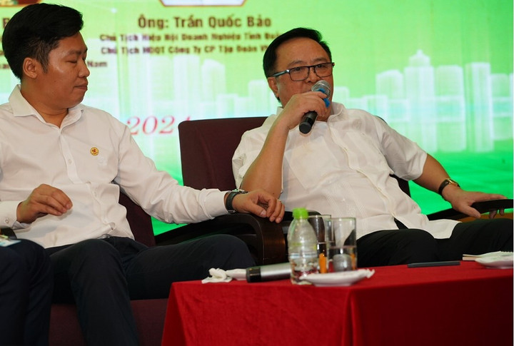 Ông Hoàng Bình Quân chia sẻ tại tọa đàm.