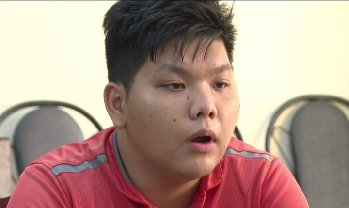 Nguyễn Khoa Minh tại cơ quan điều tra. (Ảnh: Công an cung cấp)