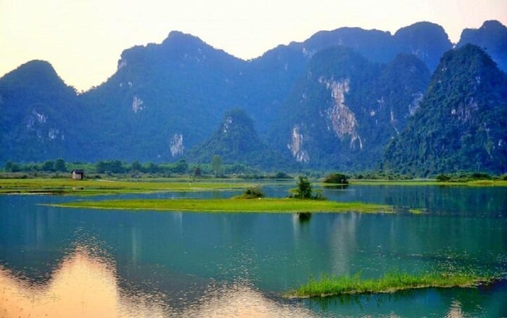 Hồ Yên Phú sau khi trở thành bối cảnh cho bom tấn Kong: Skull Island đã vô cùng nổi tiếng trong giới xê dịch.