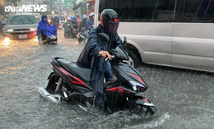 Thời tiết TP.HCM hôm nay 18/5 có mây thay đổi, ngày nắng, chiều và tối mưa rào và dông rải rác, có nơi mưa vừa.