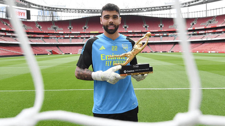 Thủ môn David Raya giành danh hiệu Găng tay vàng từ BTC Ngoại hạng Anh