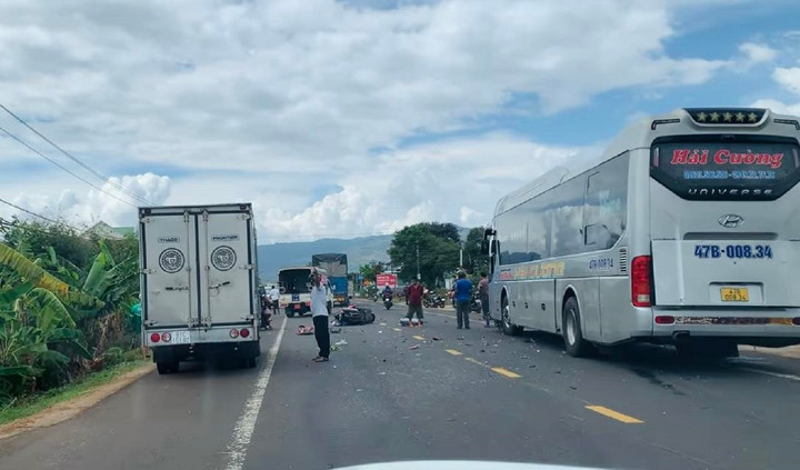 Hiện trường vụ tai nạn. (Ảnh: D.C)