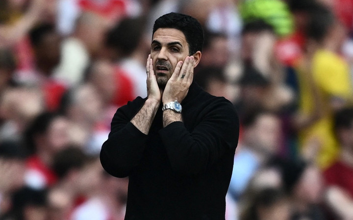 HLV Arteta và các học trò liên tục nhận tin không vui từ trước và trong trận đấu. (Ảnh: Reuters)