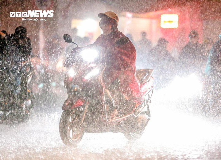 Đêm nay 19/5, miền Bắc nhiều nơi mưa rất to. (Ảnh minh hoạ: Ngô Nhung)