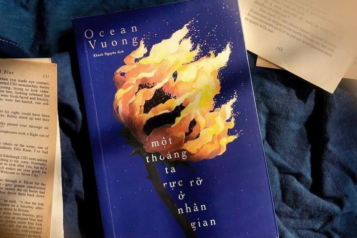 Cuốn sách "Một thoáng ta rực rỡ ở nhân gian" do Nhã Nam nắm bản quyền, được xuất bản bởi Nhà xuất bản Hội Nhà Văn.