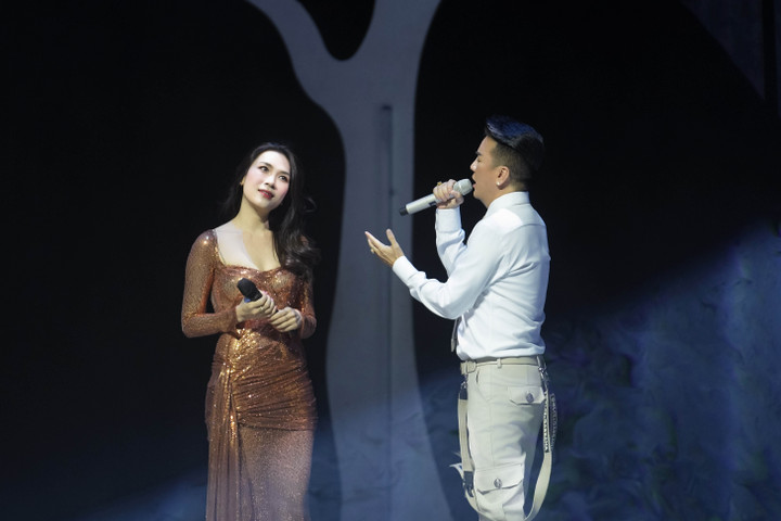 Mỹ Tâm lần đầu hát bolero trên sân khấu với Đàm Vĩnh Hưng.