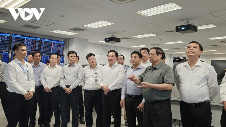 Thủ tướng nhấn mạnh, việc mở rộng nhà ga hành khách T2, với tính chất công việc đa dạng và phức tạp đòi hỏi yêu cầu cao về chất lượng, công tác mở rộng thi công phải đồng bộ.