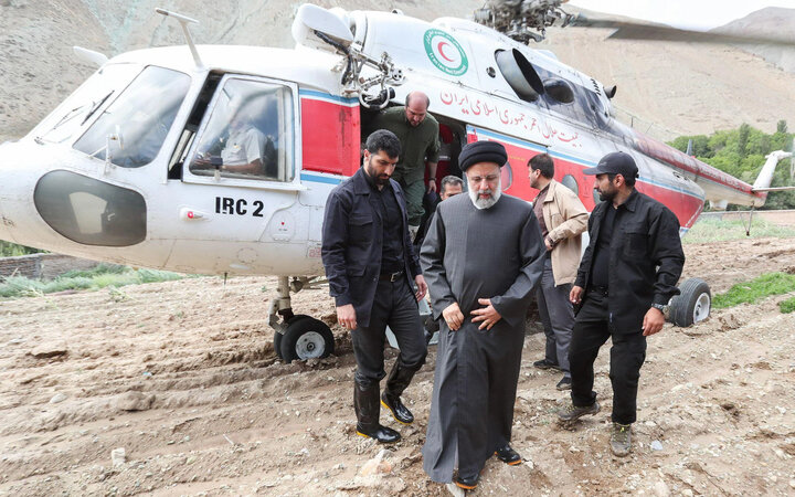 Chú thích ảnh: Tổng thống Iran Ebrahim Raisi thị sát một khu vực lũ lụt ở nước này vào năm 2022. (Ảnh: ZUMA Press)