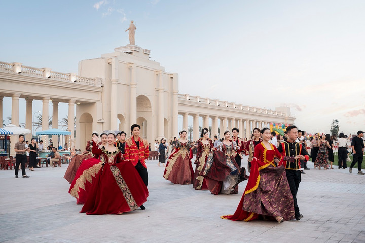 Lễ hội hoàng gia Châu Âu là một trong những hoạt động điểm nhấn tại Zone 5.