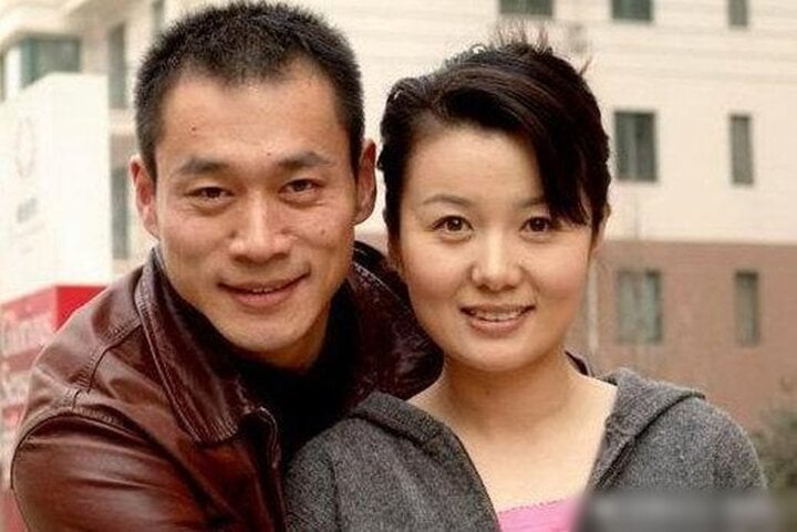 Đinh Hải Phong và người vợ Đường Ca.