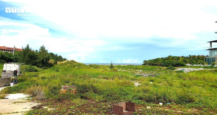 Dự án Khu du lịch ven biển tại đường Trường Sa liên quan đến Phan Văn Anh Vũ bỏ hoang hàng chục năm qua.