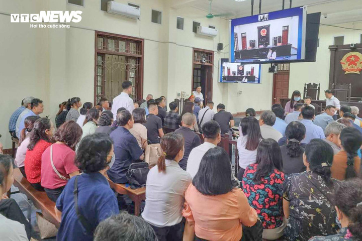 Quang cảnh phiên tòa xét xử sơ thẩm.