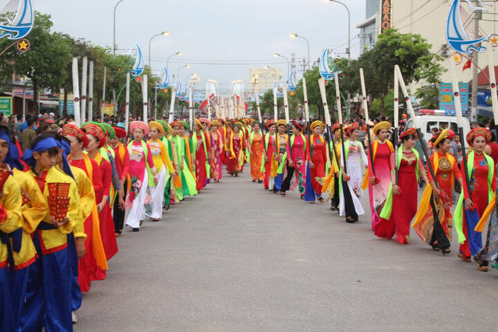 Lễ hội cầu mùa được tổ chức hằng năm vào 14 - 16/4 âm lịch.