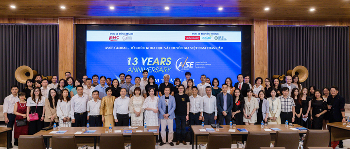 Đại biểu dự lễ kỷ niệm 13 năm thành lập VSE Global - Tổ chức Khoa học và Chuyên gia Việt Nam toàn cầu.