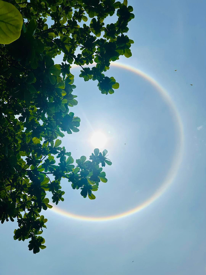 Quầng Mặt trời xuất hiện trên bầu trời Hải Phòng trưa 21/5. (Ảnh: Page Hải Phòng)