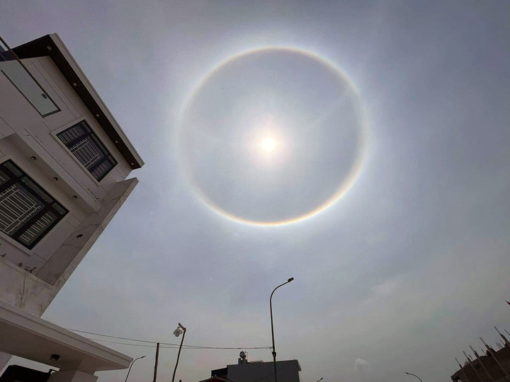 Hiện tượng thiên nhiên kỳ thú thu hút sự chú ý của nhiều người. (Ảnh: Page Hải Phòng)