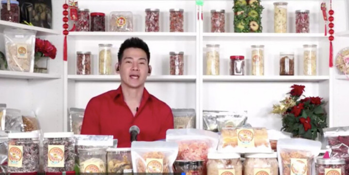 Nam diễn viên bán hàng online để kiếm thu nhập.