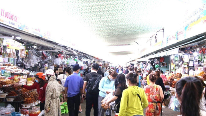 Chợ Cồn sẽ là điểm đầu tiên áp dụng thuê TikToker livestream bán hàng.