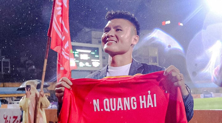 Nguyễn Quang Hải chưa chốt tương lai với bất kỳ đội bóng nào.