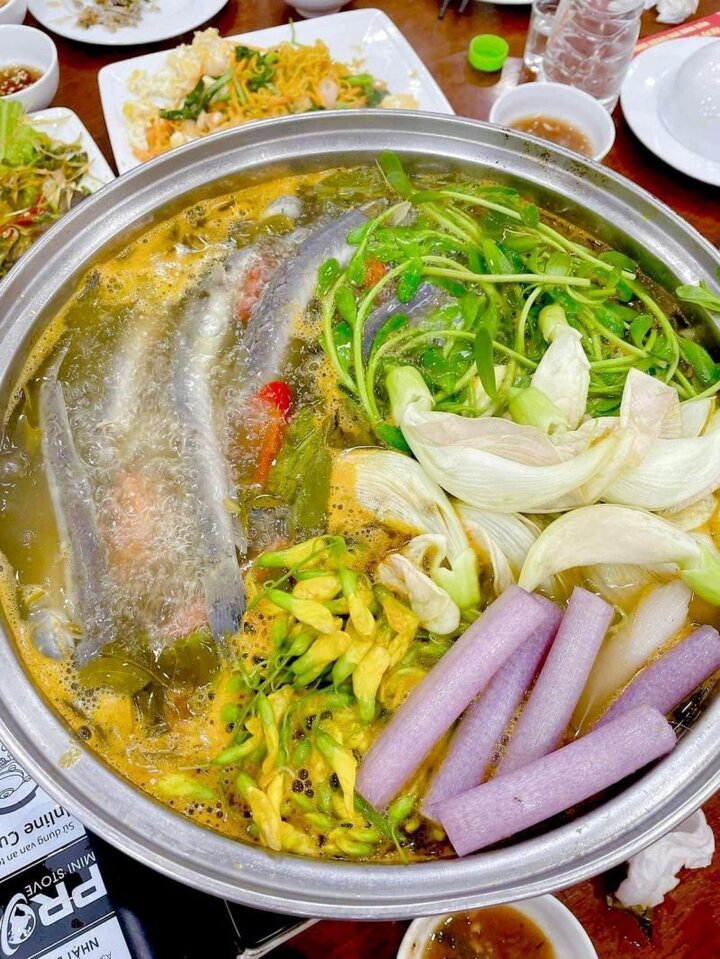 Cá tầm Phan Thành là nhà hàng có hơn 10 loại thực đơn lẩu khác nhau, giúp bạn thoải mái lựa chọn theo sở thích và khẩu vị của mình.