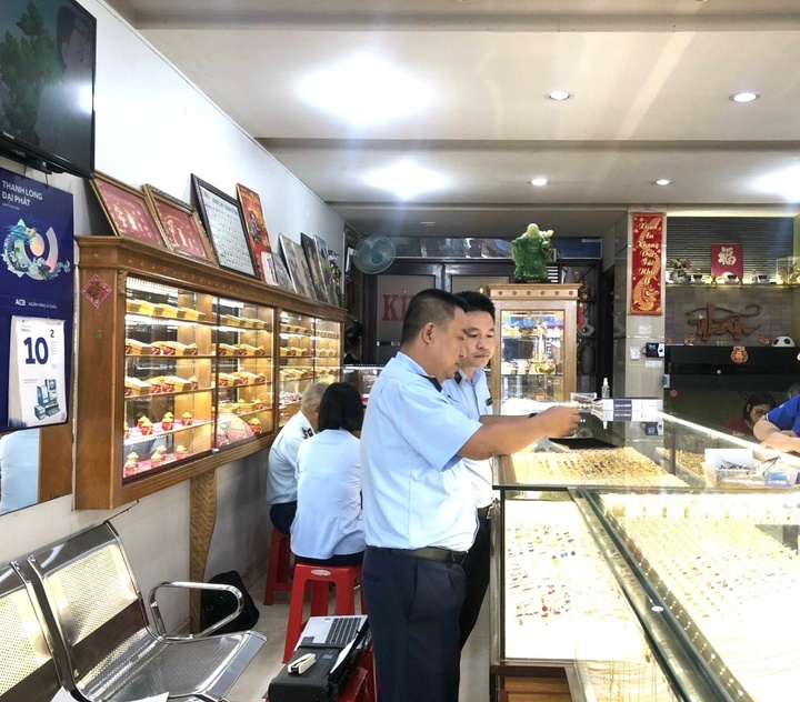 Kiểm tra 49 doanh nghiệp vàng, QLTT Bà Rịa - Vũng Tàu phát hiện tất cả đều vi phạm.(Ảnh: QLTT)