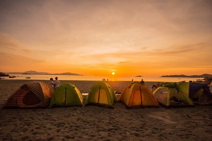 Vẻ đẹp bình yên thơ mộng tại bãi biển Dốc Lết Nha Trang