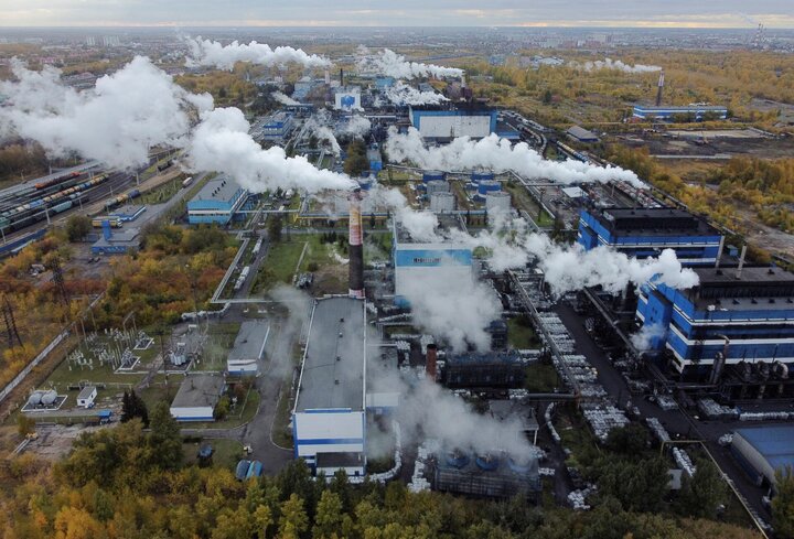 Hình ảnh từ trên cao chụp nhà máy sản xuất than đen của Công ty Omsktechuglerod tại Omsk, Nga. (Ảnh: Reuters)