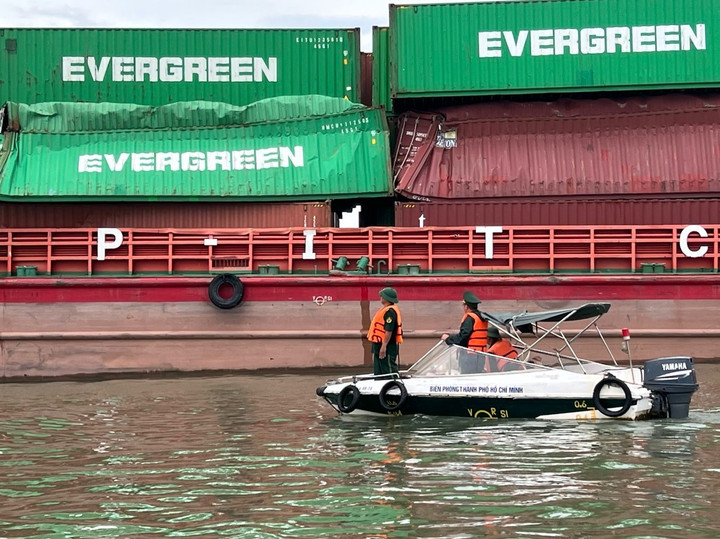 Trạm Biên phòng Cửa khẩu cảng Nhà Rồng đang phối hợp với các đơn vị chức năng liên quan điều tra nguyên nhân.