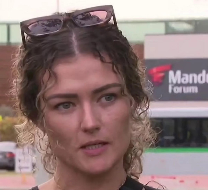 Nhân chứng Jamie Phillips kể lại việc cô đuổi theo chiếc xe buýt. (Ảnh: 9News)