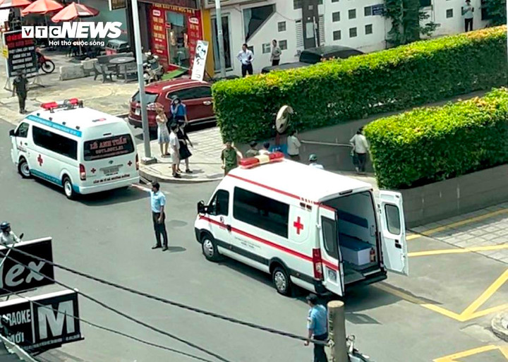 Nhiều nạn nhân bất tỉnh được đưa đi cấp cứu.