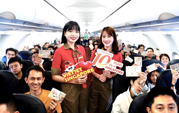 Mừng 'chuyến bay nụ cười' đến Singapore, Vietjet tặng 10.000 vé chỉ từ 0 đồng - 1