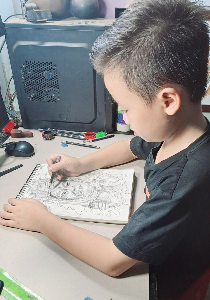 Cậu bé lớp 4 ở Đắk Lắk 'gây mê' trên TikTok nhờ tài vẽ tranh đẹp mê ly - 2
