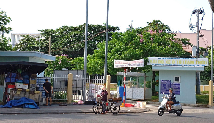 Bãi đỗ xe thông minh được đầu tư, xây dựng tại vị trí bãi đỗ xe tạm nhưng giá dịch vụ cao gấp nhiều lần.