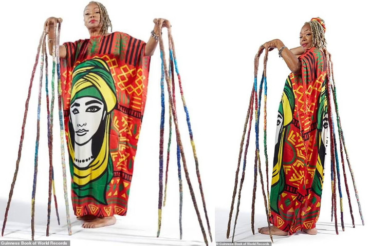 Các cháu luôn giúp bà sơn móng tay. (Ảnh: Daily Mail)