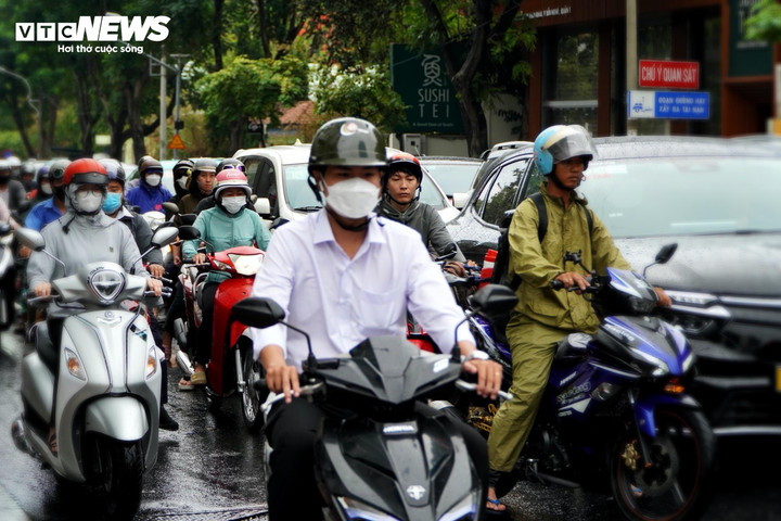 TP.HCM hôm nay 25/5, nhiều mây, ngày nắng, có nơi nắng nóng, chiều tối có mưa rào, dông vài nơi.