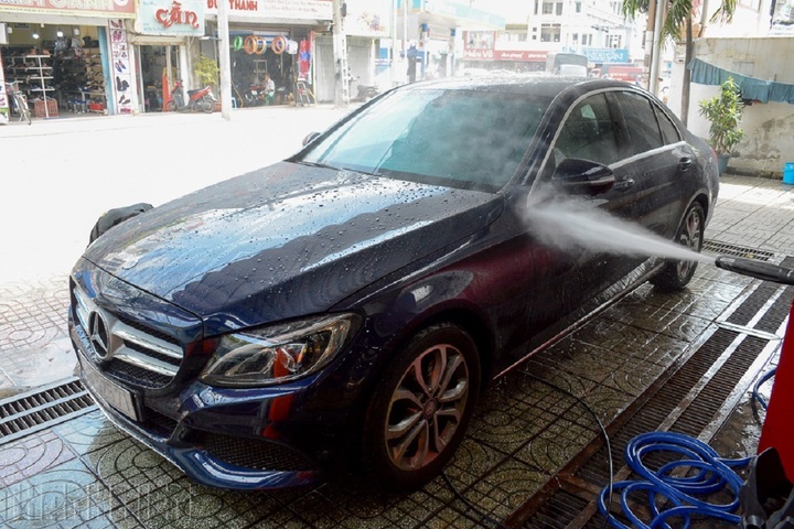 Tự rửa xe ở nhà cần chú ý 3 bộ phận dễ hư hỏng nhất. (Ảnh minh họa).