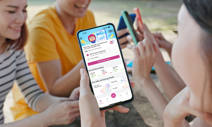 Người dùng có thể theo dõi các biến động của thị trường chứng khoán ngay trên ứng dụng MoMo. (Ảnh: Đại Việt)