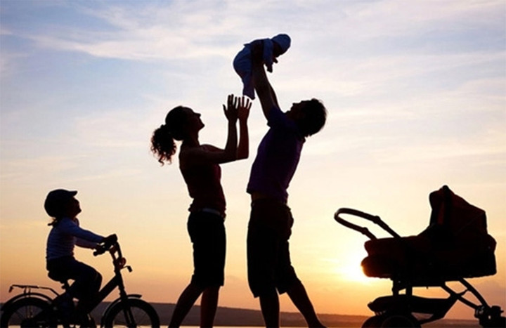 Chồng tôi luôn khoe ảnh "sống ảo" gia đình hạnh phúc trên Facebook nhưng thực tế không phải vậy.