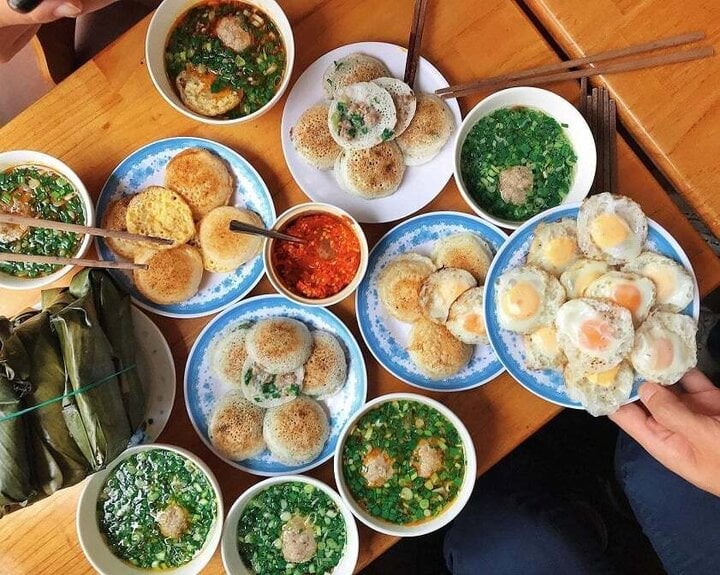 Nha Trang là một trong những nơi có món bánh căn ngon nhất.