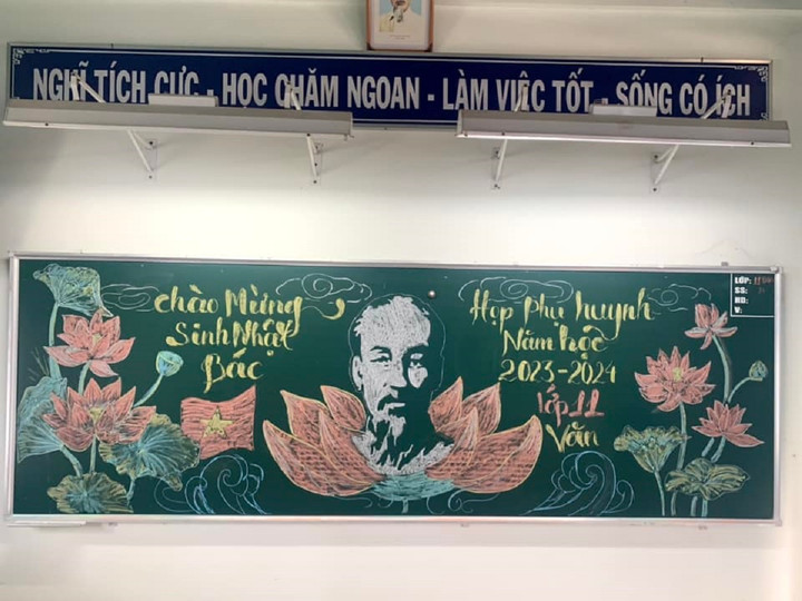 Bức tranh bảng chào mừng hai sự kiện do lớp 11 chuyên Văn Trường THPT Chuyên Chu Văn An (Bình Định) thực hiện. (Ảnh: Trần Thảo Nguyên)