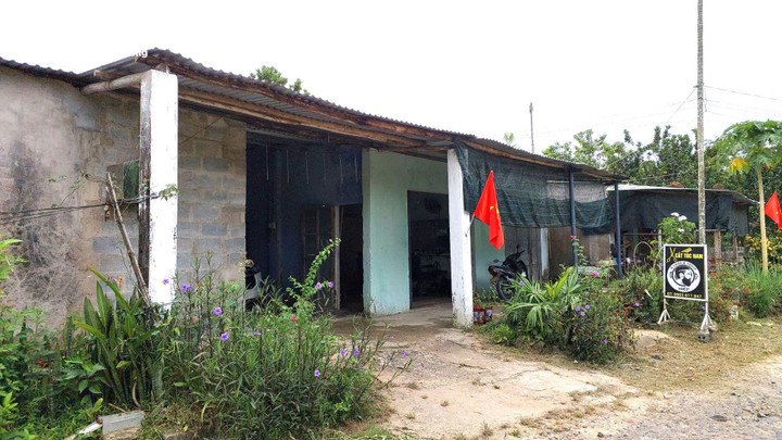 Nhà cửa xuống cấp, tạm bợ nhưng người dân thuộc vùng quy hoạch không được nâng cấp, sửa chữa.